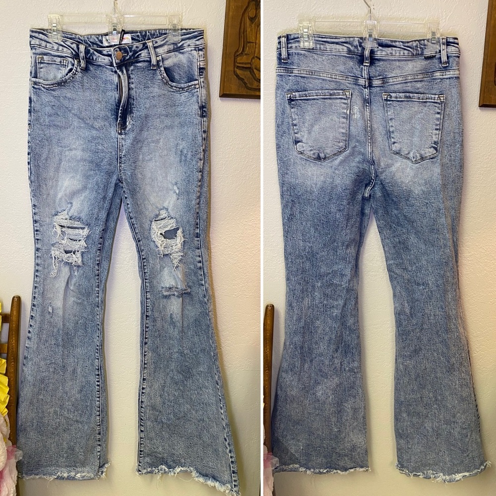 ✨SOLD✨Freckled Poppy Risen Distressed Flare Jeans Acid Wash Denim 15/32 (30x35)